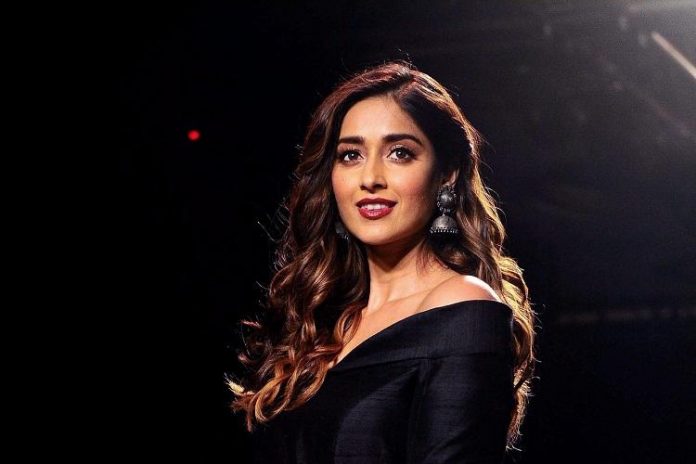 Bumper offer to Hot heroine Ileana